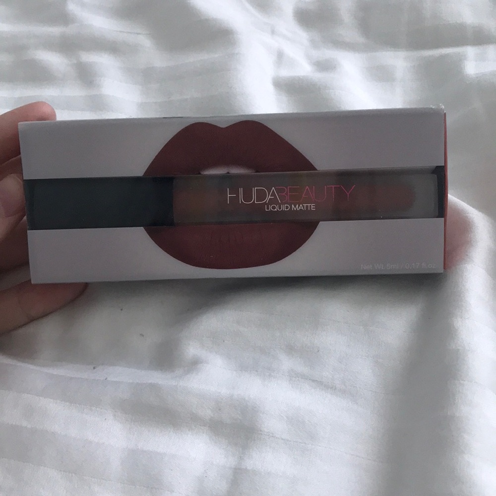 Huda Beauty liquid lipstick shade trendsetter